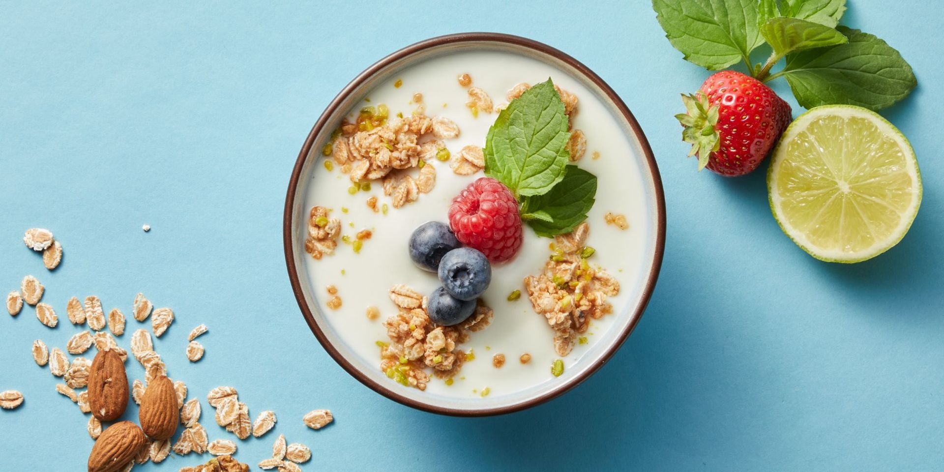 Joghurt mit Obst und Haferflocken von YoghiYou