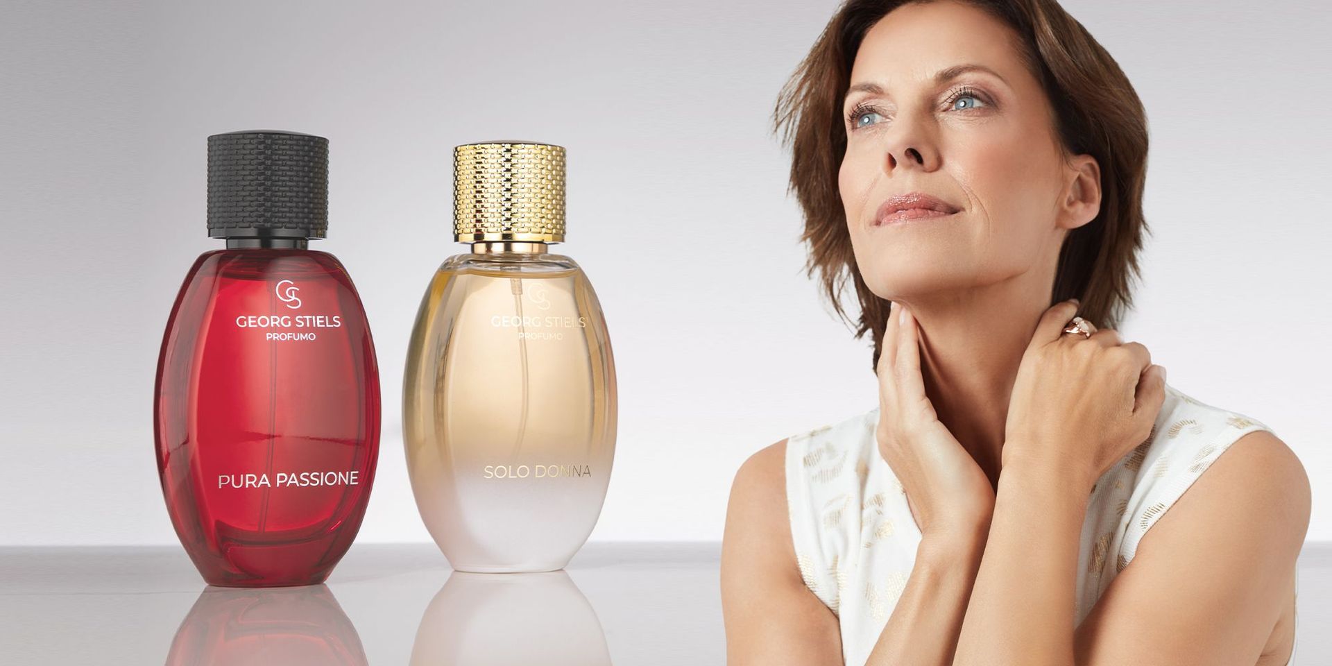 Frauenmodel präsentiert das Parfum von Georg Stiels